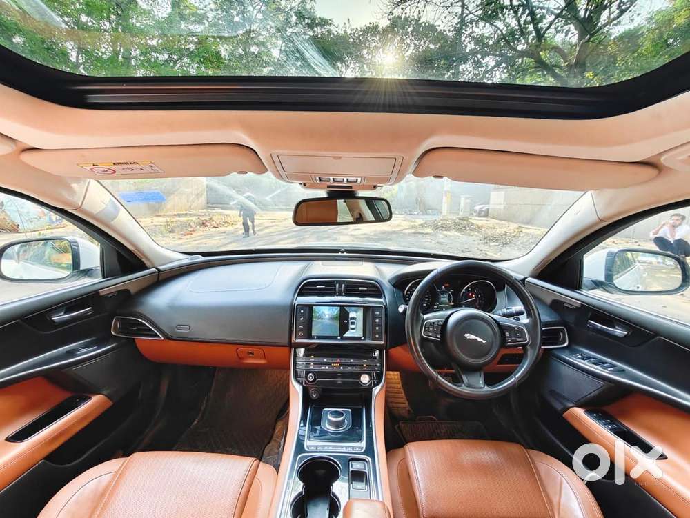 Jaguar Xe Portfolio, 2016, Petrol