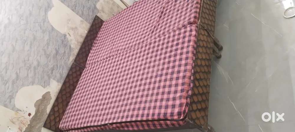 Single diwan bed and plang 6 by 6