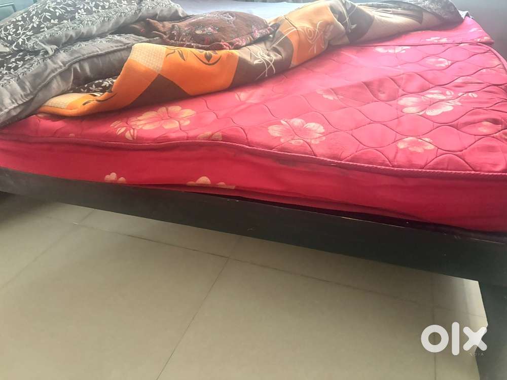 King size bed 6 by 6 in size