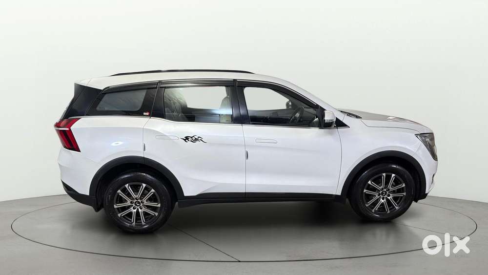Mahindra Xuv700 2.0 Ax 7 Petrol Mt Str, 2025, Petrol