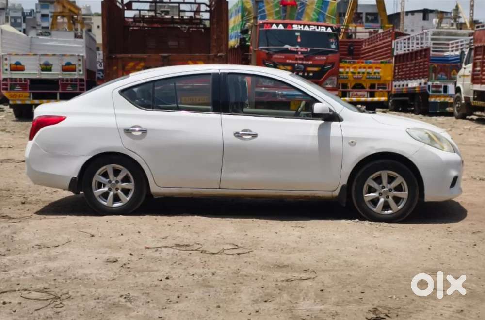 Nissan Sunny, 2015, Petrol