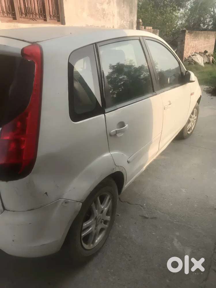 Ford Figo 2012 Cng & Hybrids 110000 Km Driven November 2011 Model