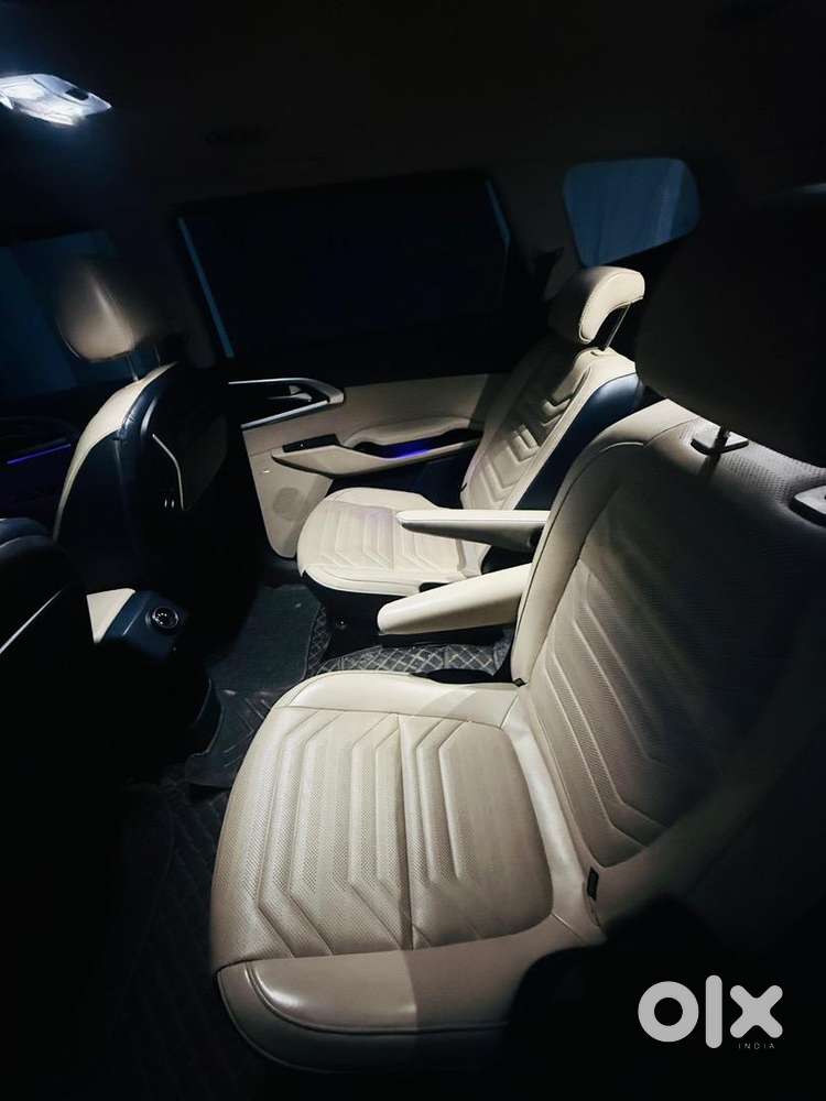 Kia Carens Luxery Plus Showroom Condition Car With Seervice Record