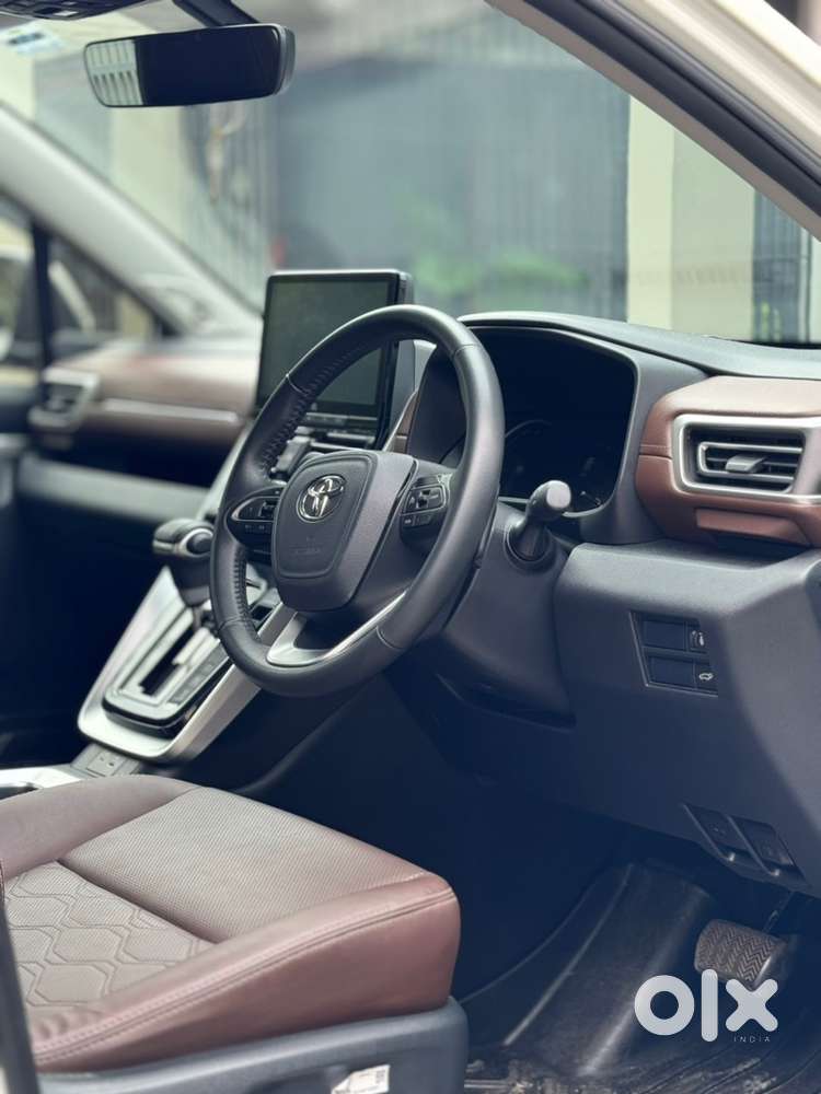 Toyota Innova Hycross 2023