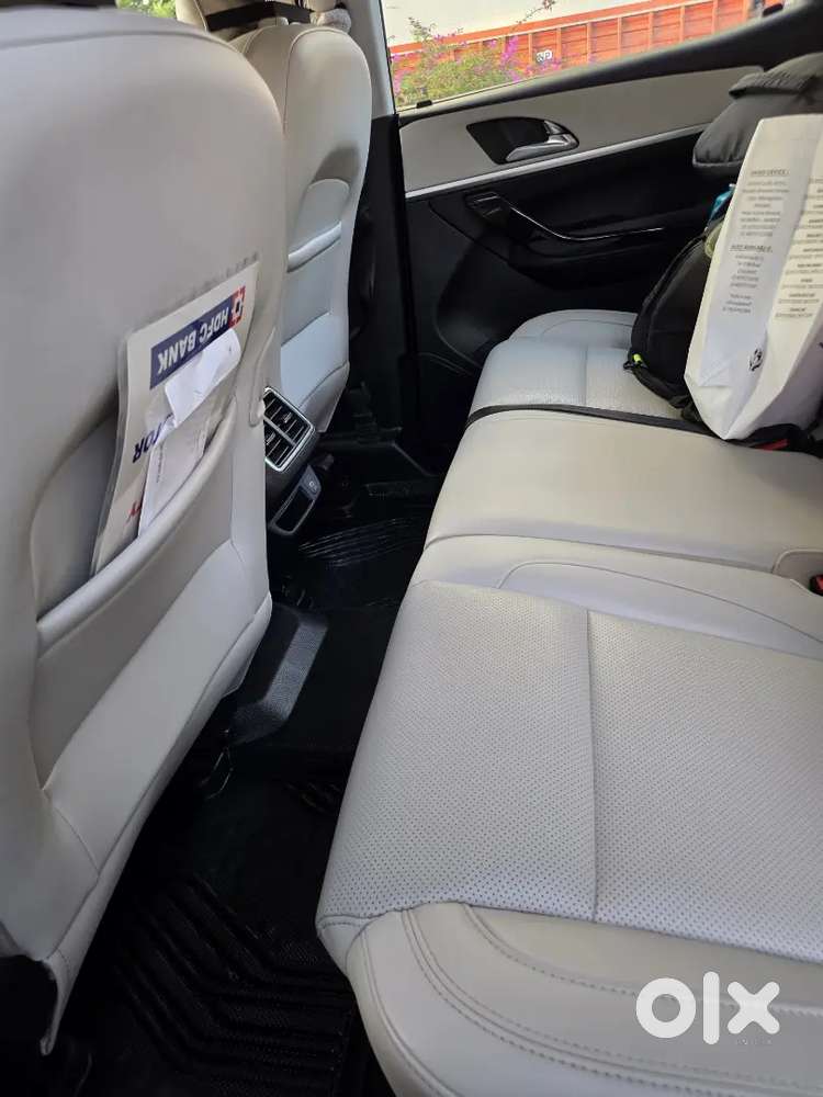 Mahindra Xuv700 2022- Corporate Owned. Showroom Condition