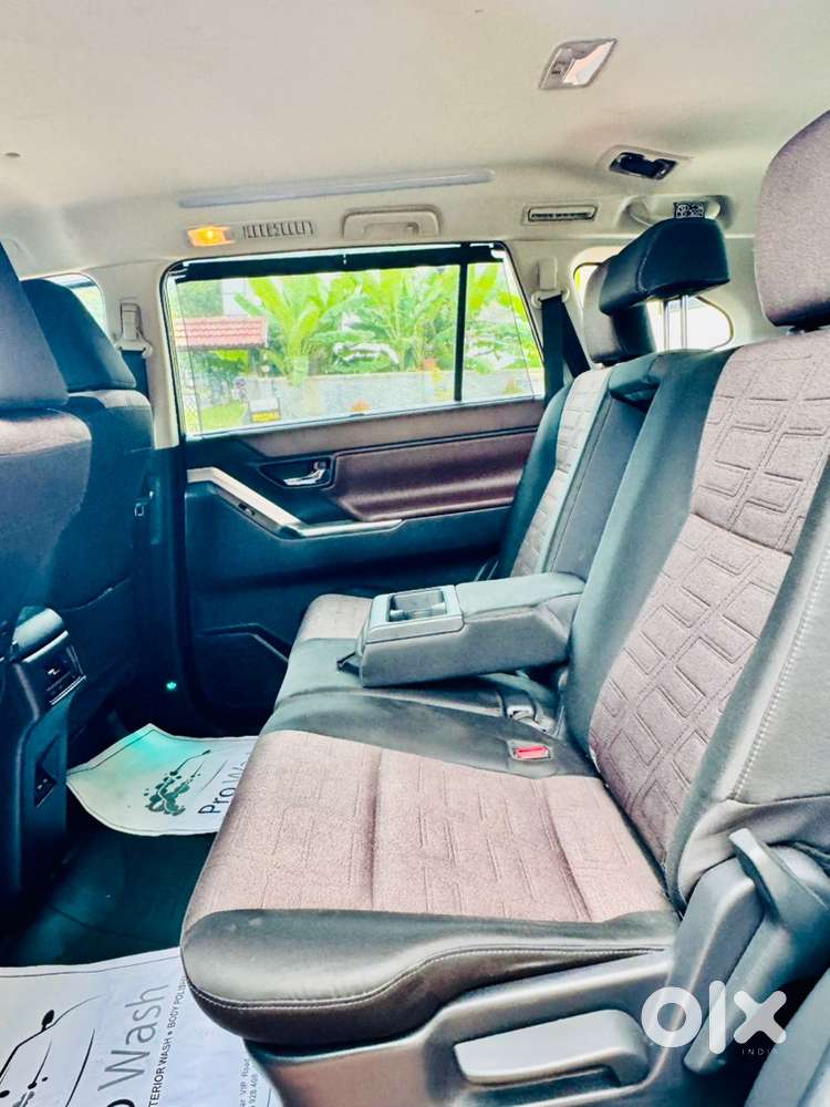 Toyota Innova Hycross Hybrid 2023