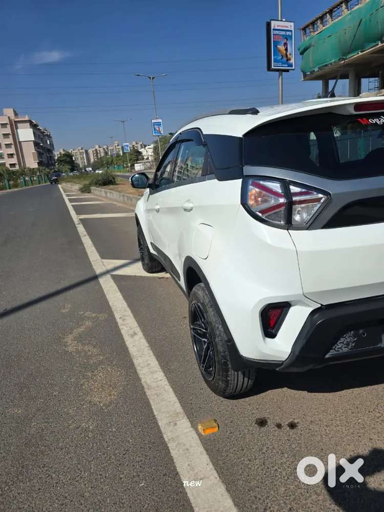 Tata Nexon Diesel Sunroof Automatic