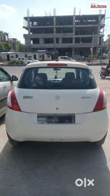 Maruti Suzuki Swift Lxi Optional-o, 2017, Petrol