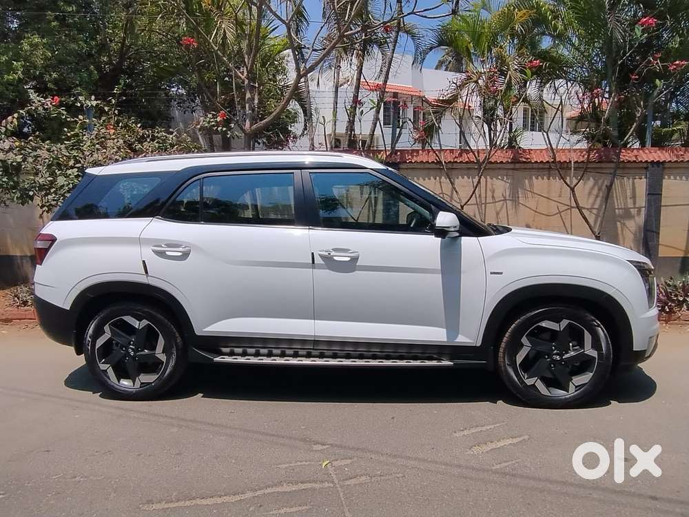 Hyundai Alcazar 2.0 Signature (o) Petrol At 6 Str Dual Tone, 2022, P..