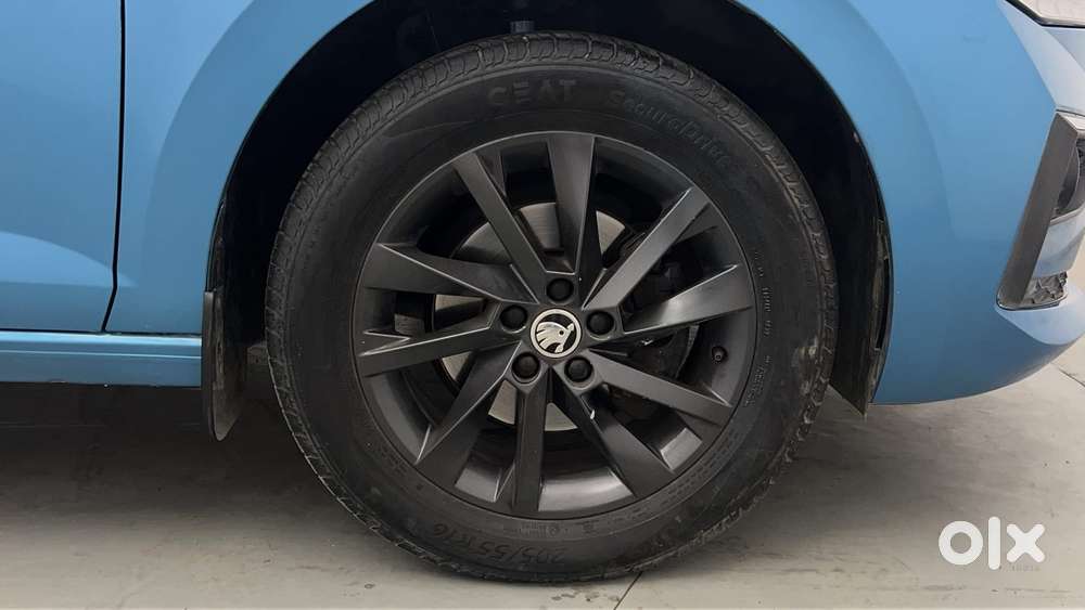 Skoda Slavia Ambition 1.0l Tsi At, 2022, Petrol