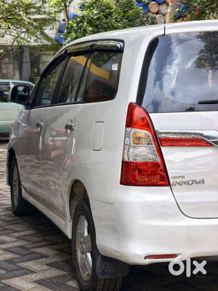 Toyota Innova 2.5 G (diesel) 8 Seater, 2013, Petrol