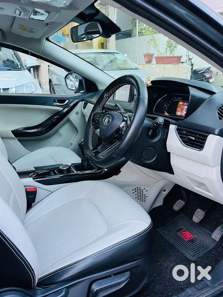 Tata Nexon, 2023, Petrol