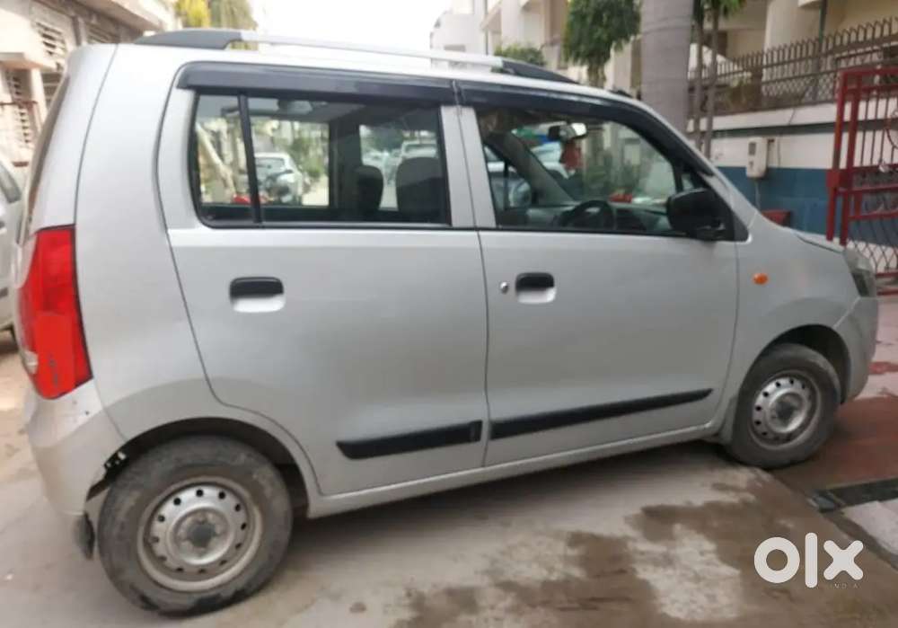 Maruti Suzuki Wagon R Petrol + Lpg Silver Colour