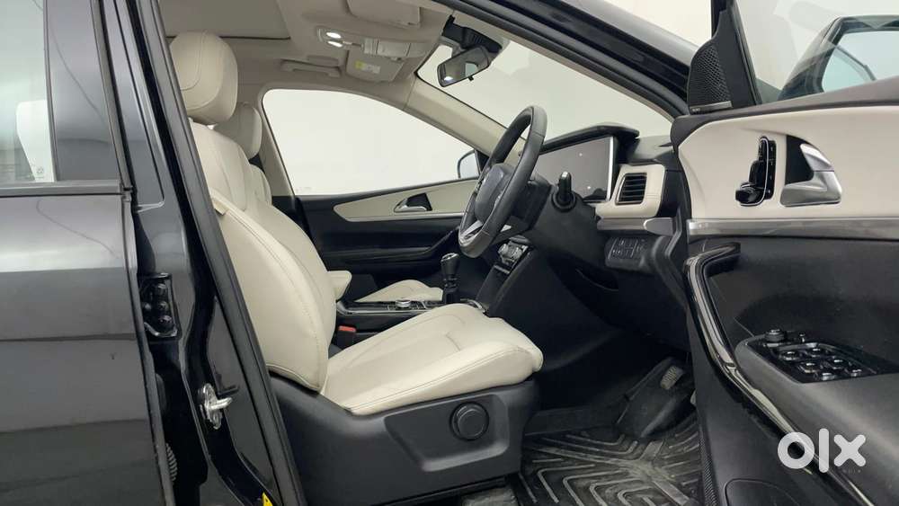 Mahindra Xuv700 2.2 Ax 7 Diesel Mt Luxury Pack Str, 2024, Diesel
