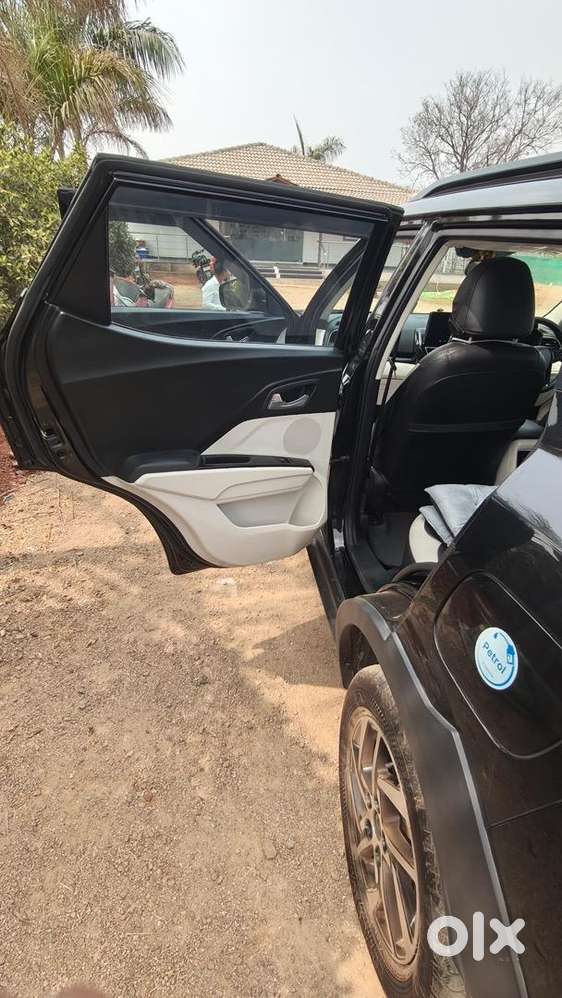 Mahindra Car Petrol 2025