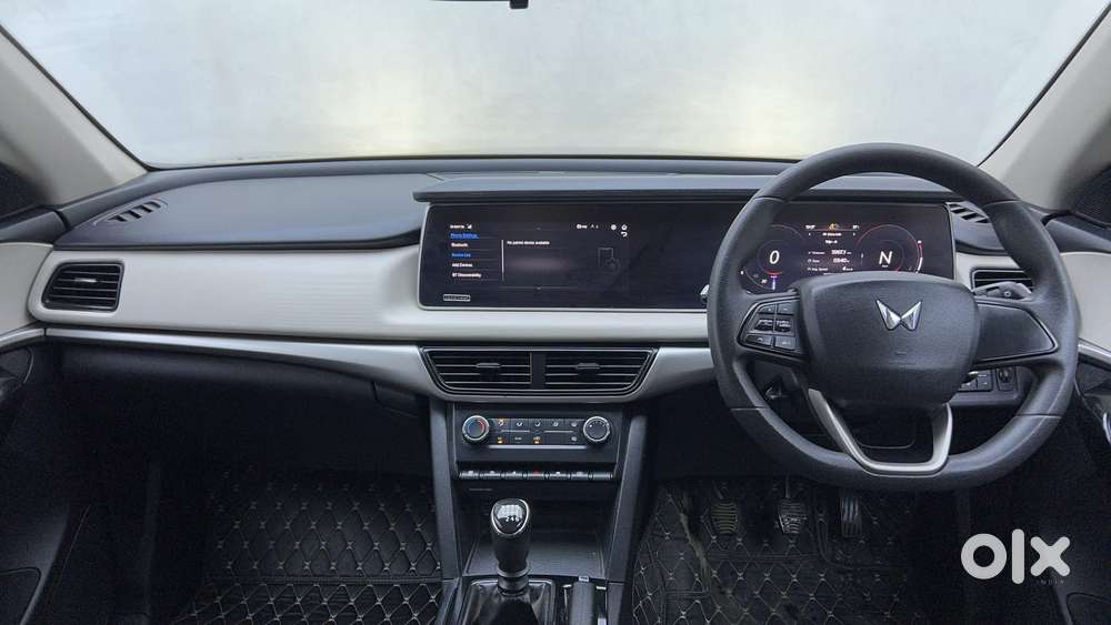 Mahindra Xuv700 2.0 Ax 5 Petrol Mt Str, 2022, Petrol