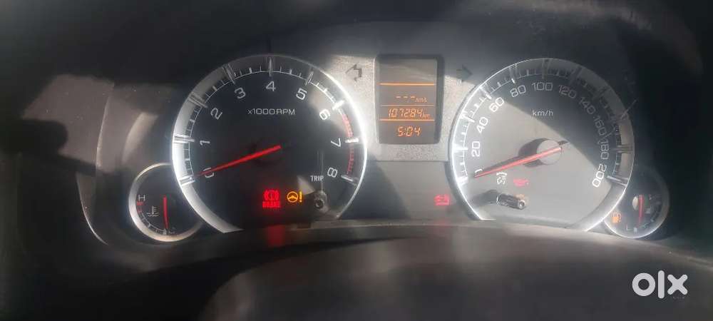 बहुत अच्छी कार पेट्रोल/सीएनजी शोरूम कंडीशन कार