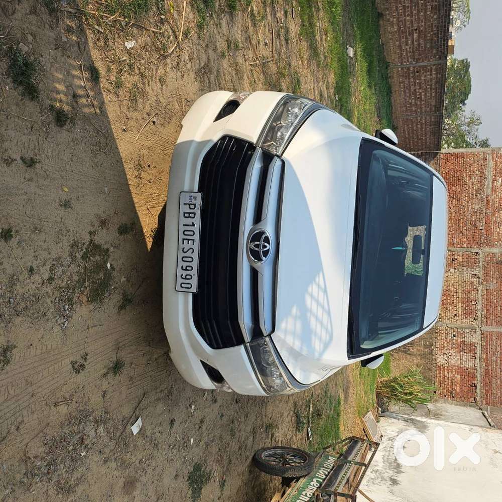 Toyota Innova Crysta 2.4 G