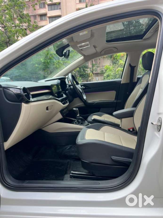 Skoda Slavia 1.0 Tsi Style At, 2023, Petrol