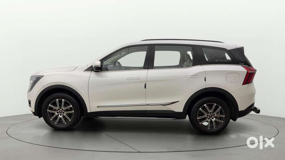 Mahindra Xuv700 2.0 Ax 7 Petrol Mt Str, 2023, Petrol