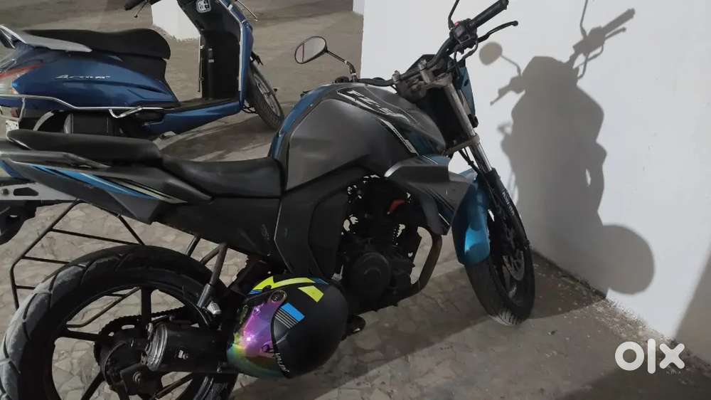 Maruti Suzuki Baleno Old Model And Yamaha Fz Bike