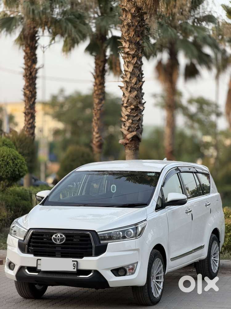 Toyota Innova Crysta 2.4 V 8 Str, 2016, Diesel