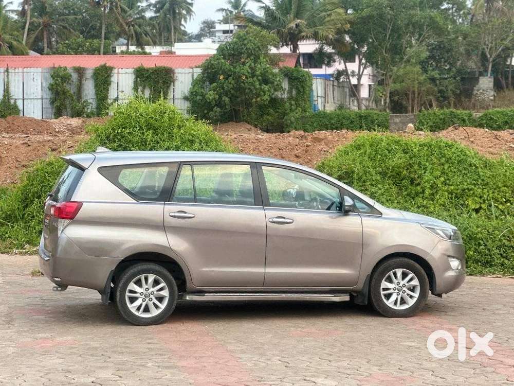 Toyota Innova Crysta 2.4 V, 2016, Diesel