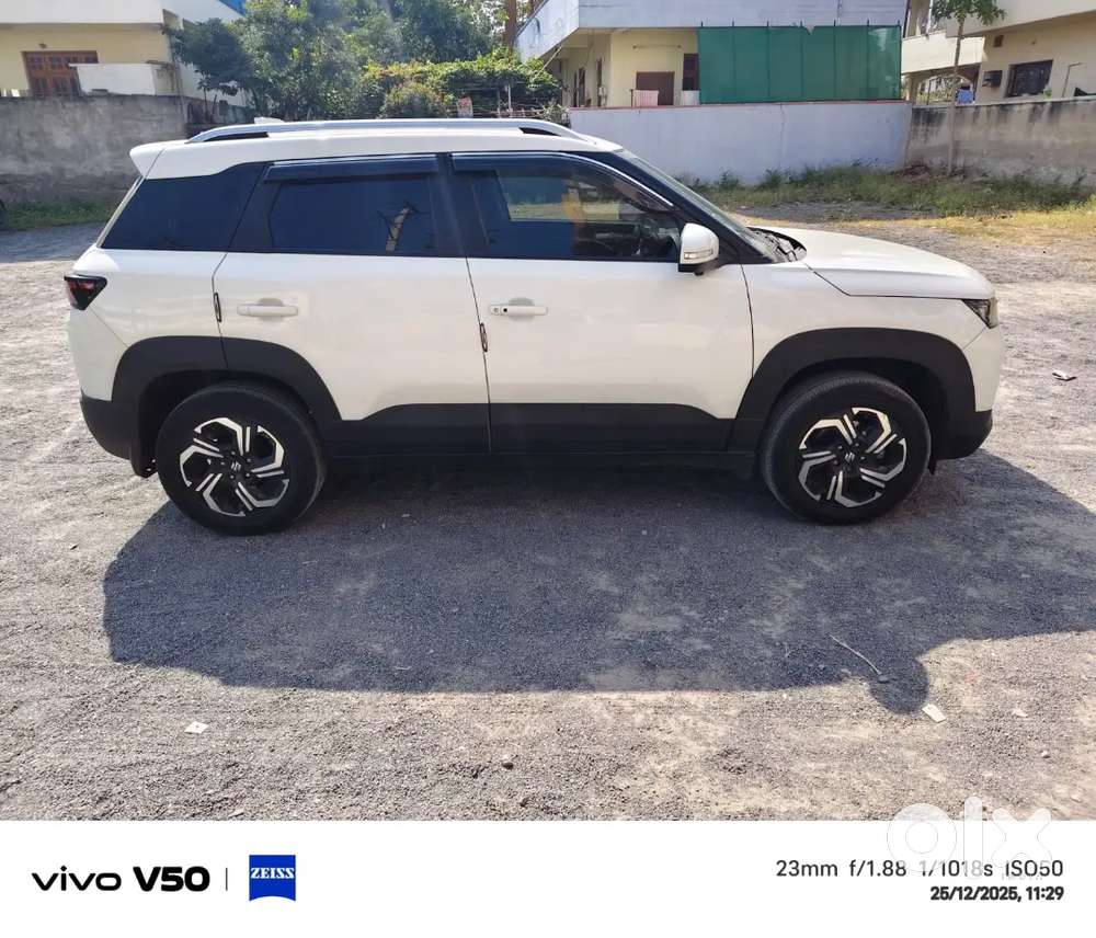 Maruti Suzuki Brezza 2023 Petrol 70000 Km Driven