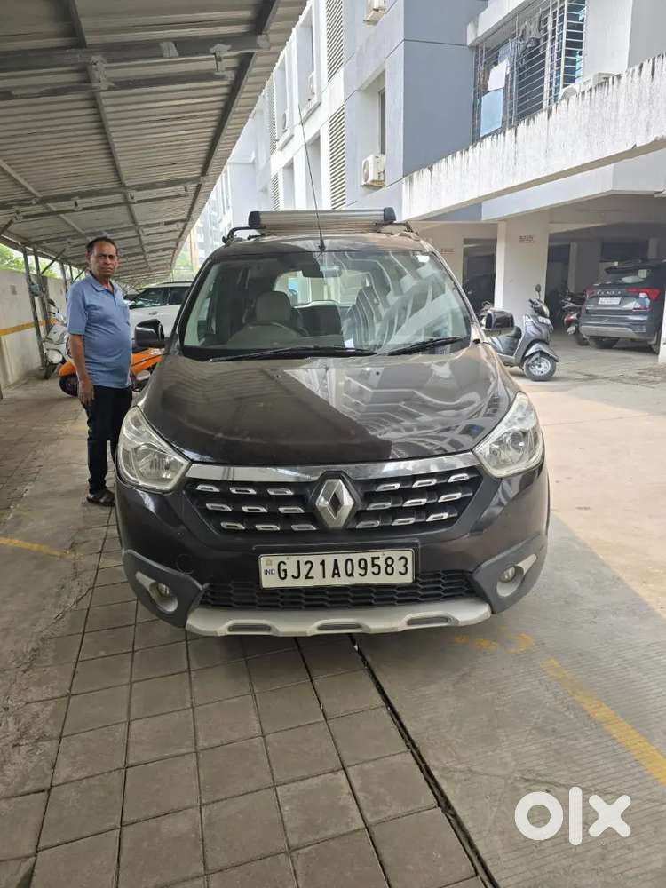 Renault Lodgy Rxz Diesel 2015  98,000 Km  7 Seater  1st Owner