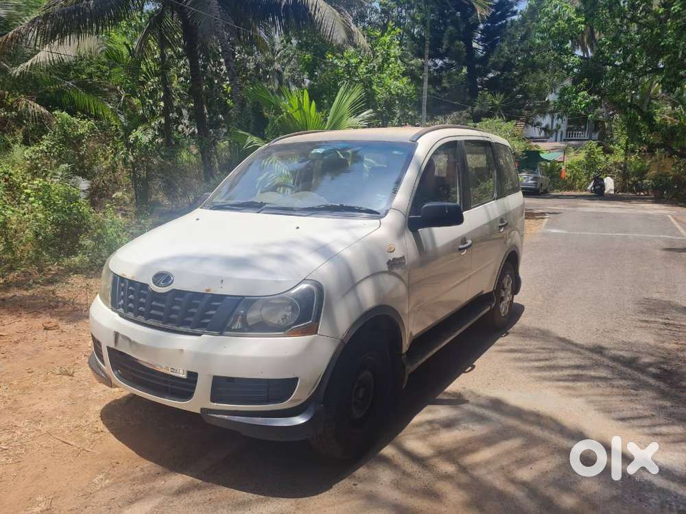 Mahinra Xylo 8 Seater.