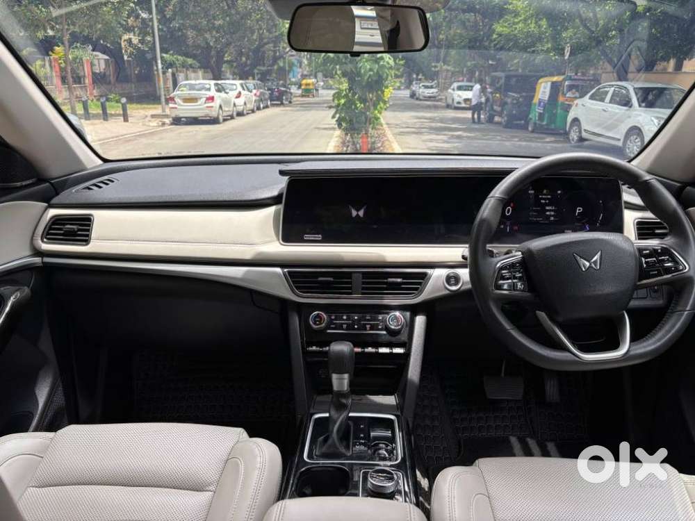 Mahindra Xuv700 2.2 Ax 7 Diesel At Str, 2025, Diesel