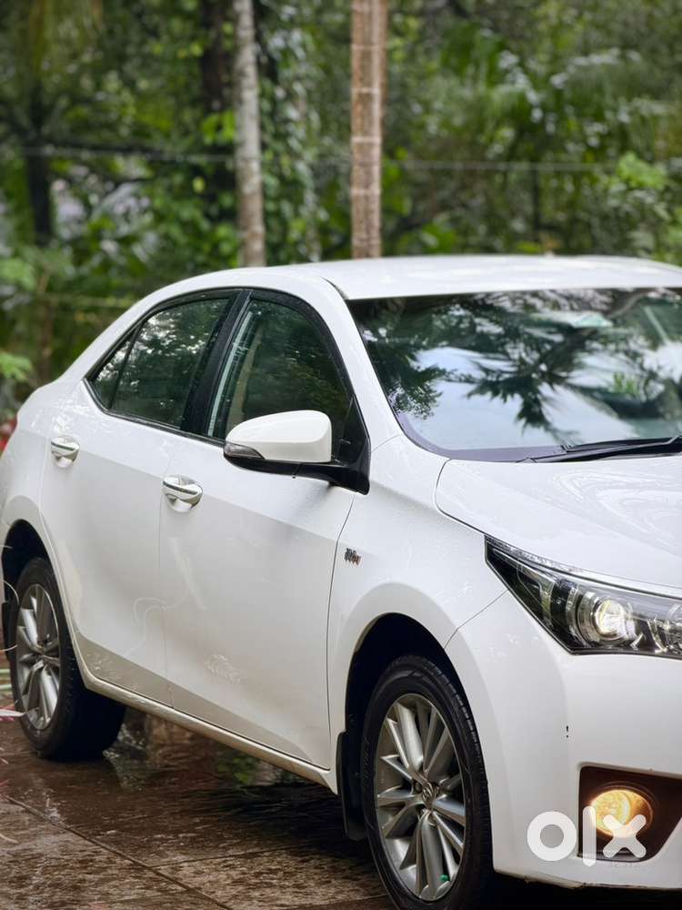 Toyota Corolla Altis 1.8 V At  2017  40,000 Km