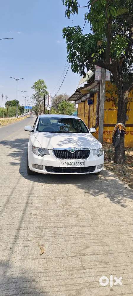 Skoda Superb 2013 Petrol 100000 Km Driven