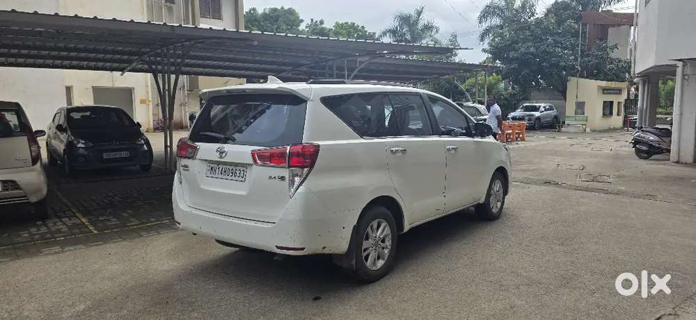 Toyota Innova Crysta 2.4 V