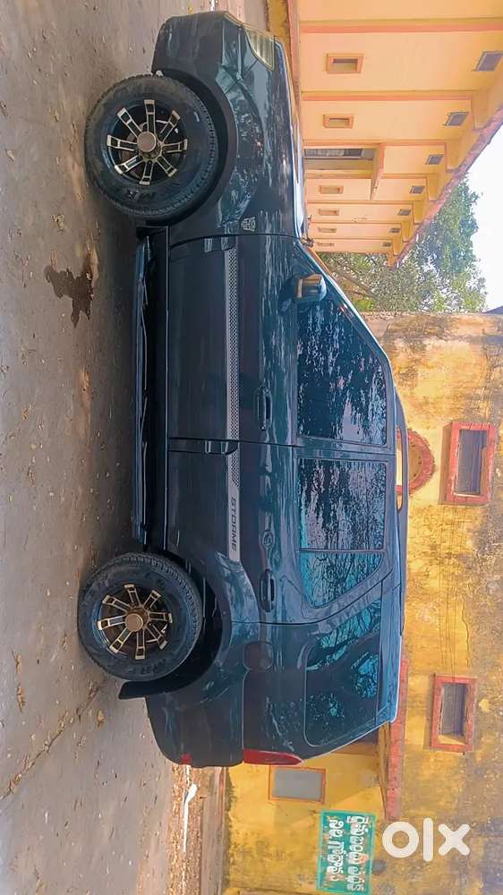 Tata Safari Storme 2015