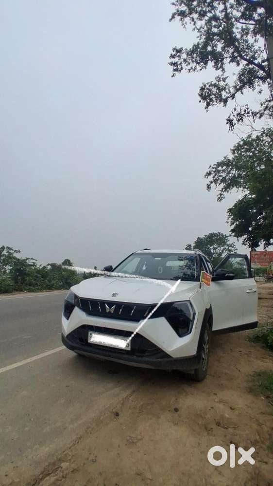  Mahindra Xuv 3xo Ax5 Petrol Manual | First Owner | 20,000 Km