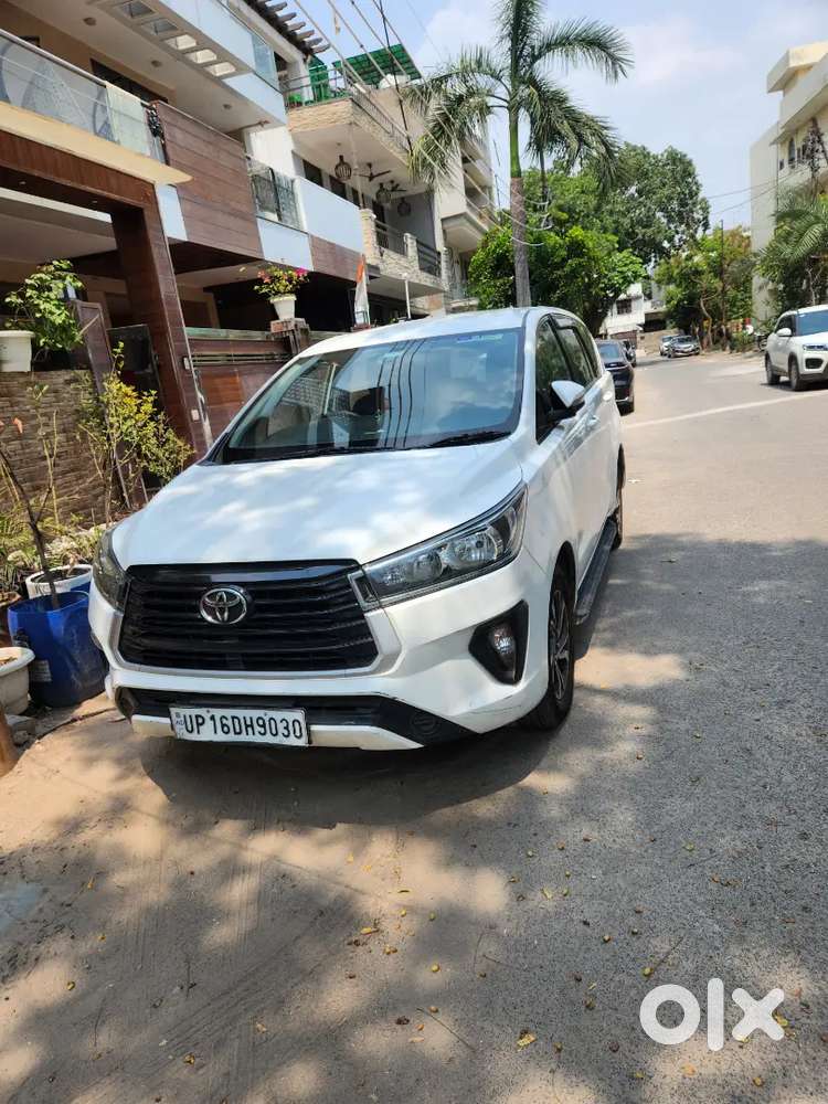 Innova Crysta White Automatic Gx