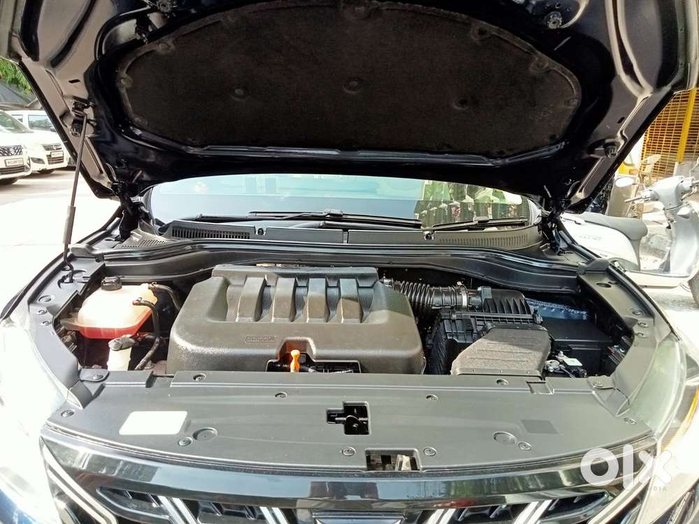 Mahindra Xuv700 2.0 Ax 7 Petrol At Str, 2025, Petrol