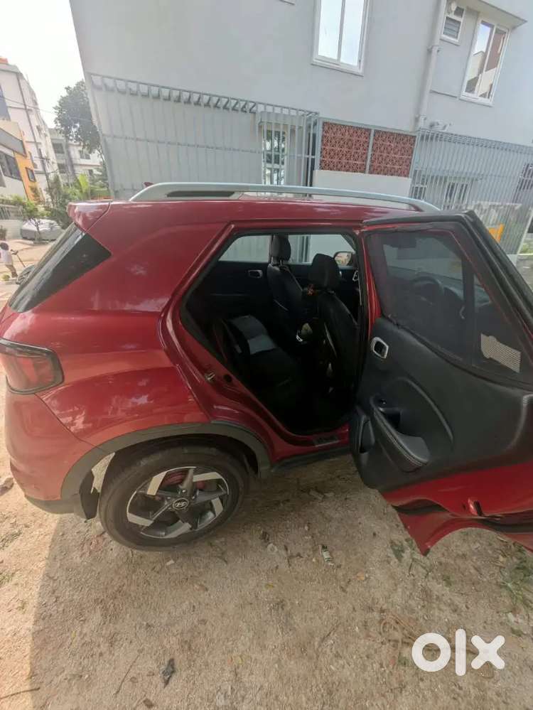 Venue 1.0 Turbo Gdi Imt Sx Car. Red Colour.