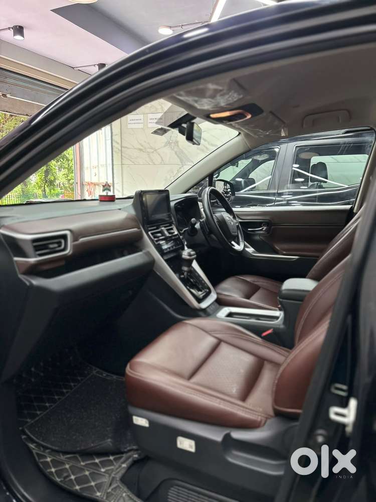 Toyota Innova Hycross 2.0 Vx Hybrid 7 Str, 2025, Petrol