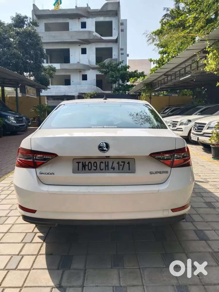 Skoda Superb [2014-2016] 1.8 Style Tsi At, 2017, Petrol