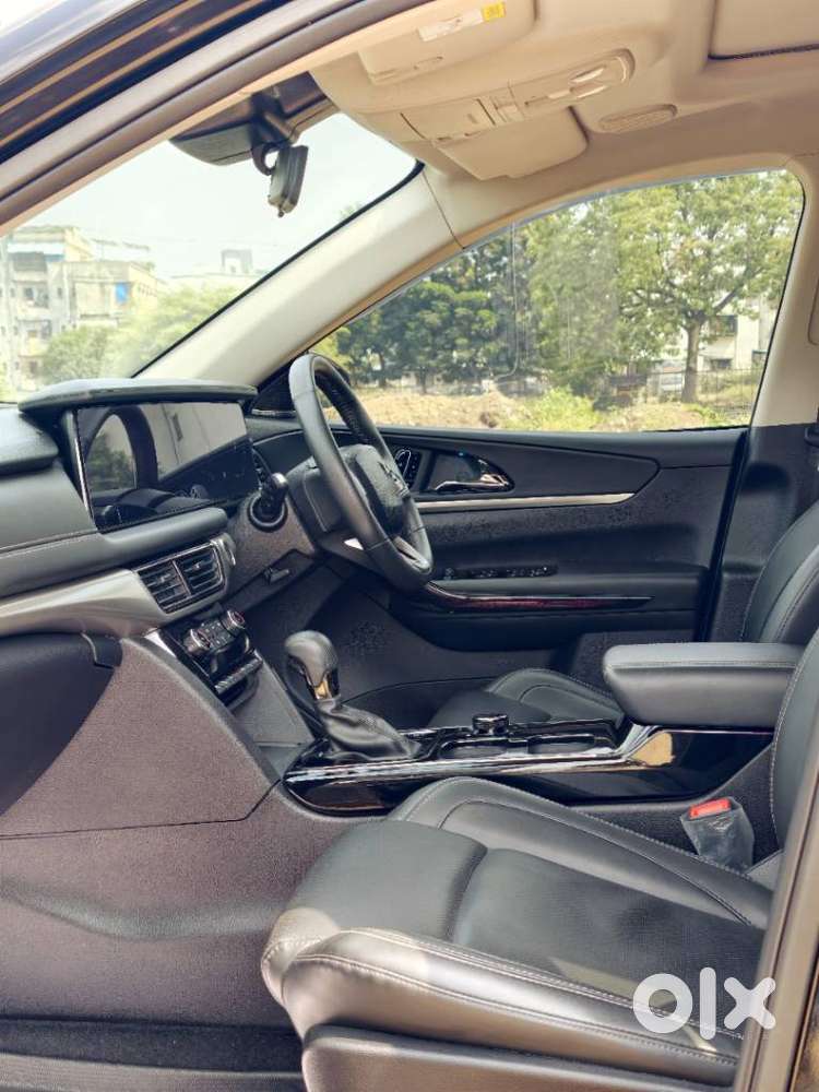 Mahindra Xuv700 Ax7 Luxury Pack Awd, 2025, Diesel
