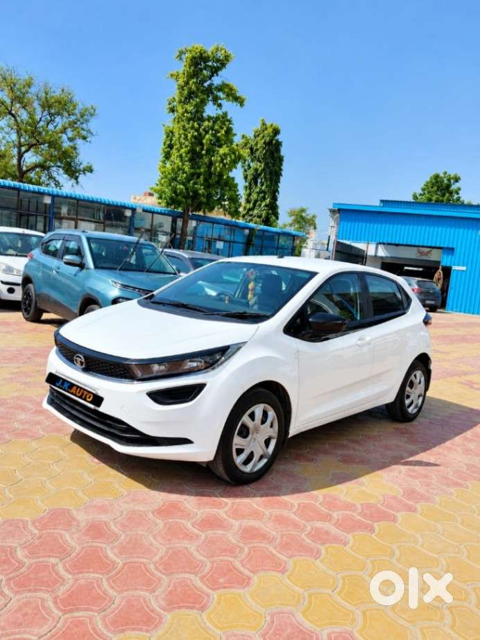 Tata Altroz 1.2 Xm, 2023, Petrol