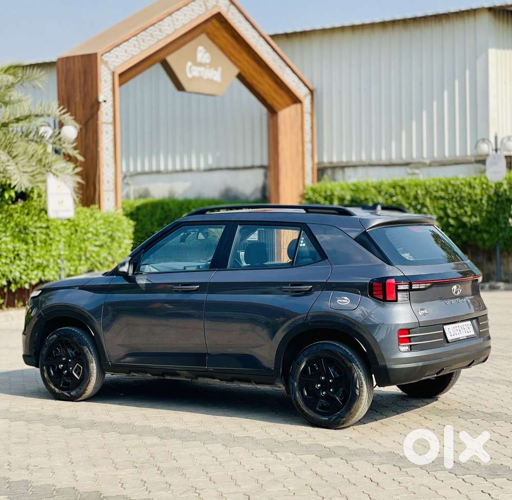 Hyundai Venue S(o) Knight Edition Mt, 2024, Petrol