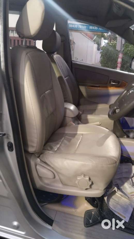 Toyota Innova 2004-2011 2.5 V Diesel 8-seater, 2011, Diesel