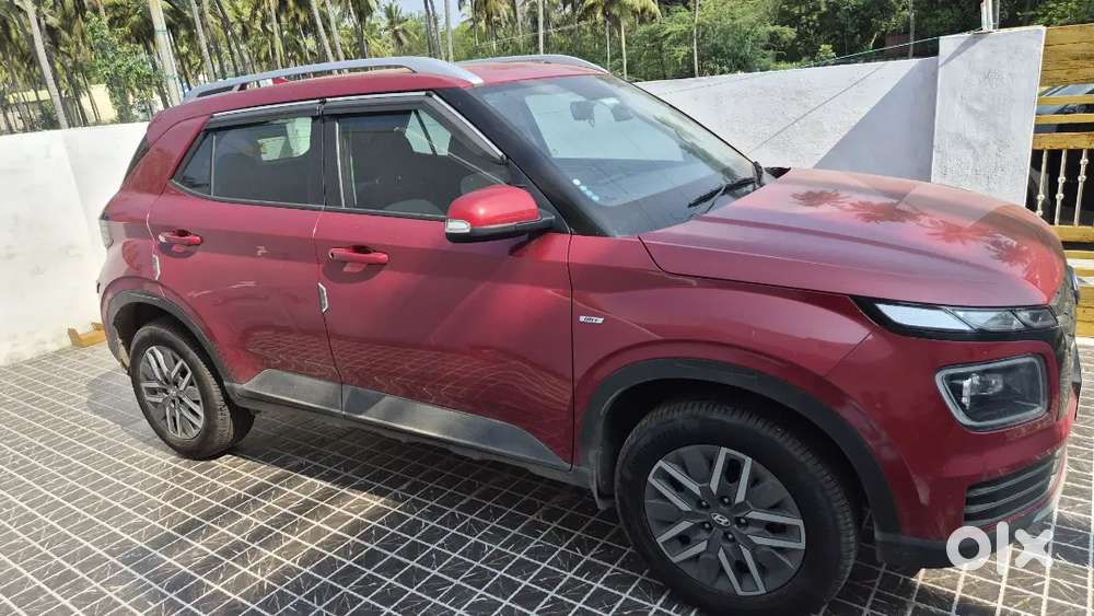 Hyundai Venue 2023 Petrol Well Maintained