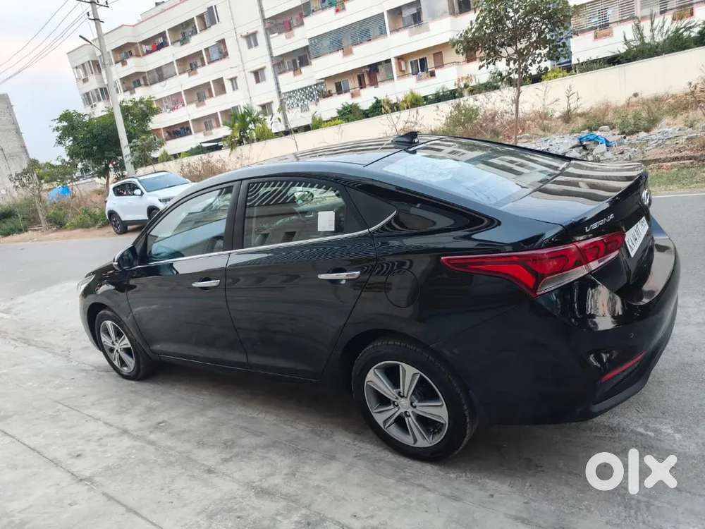 Hyundai Verna Sx O Sunroof  Push Start Black Colour 6 Air Dog