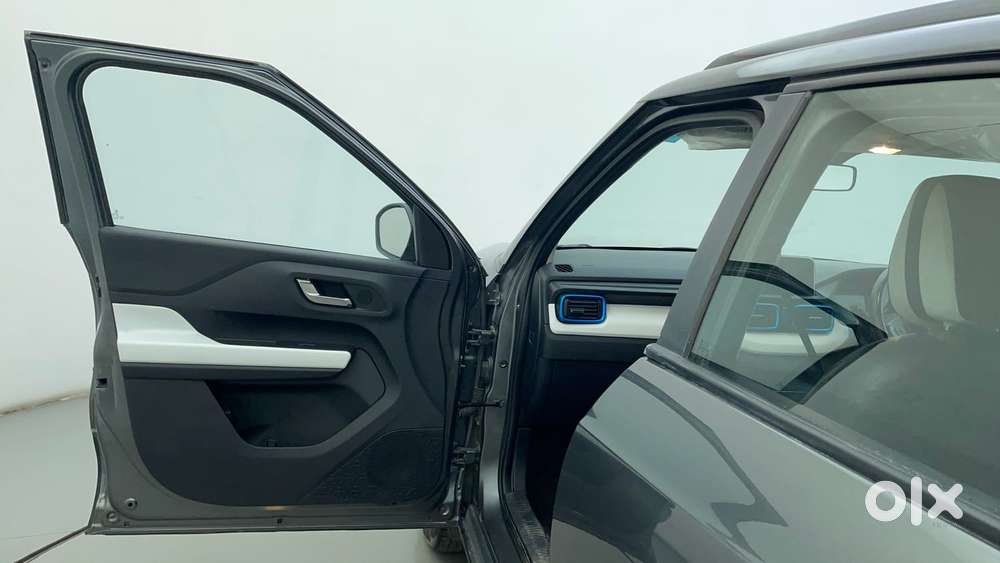 Tata Punch 1.2 Revotron Creative Dual Tone, 2022, Petrol