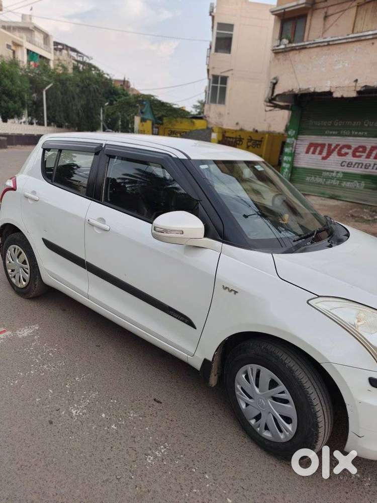 Maruti Suzuki Swift Vxi Optional, 2016, Petrol