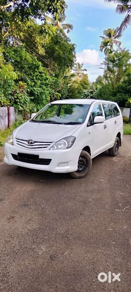 Toyota Innova 2011